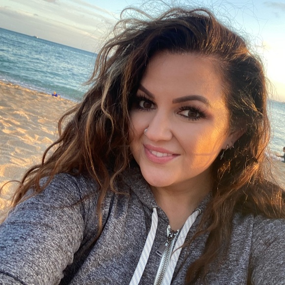 Meet your Posher, Stacey - Picture 1 of 3